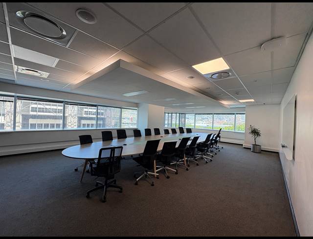 950M² OFFICE TO LET IN FORESHORE